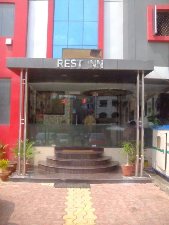 Hotel Rest Inn Lucknow Exteriör bild