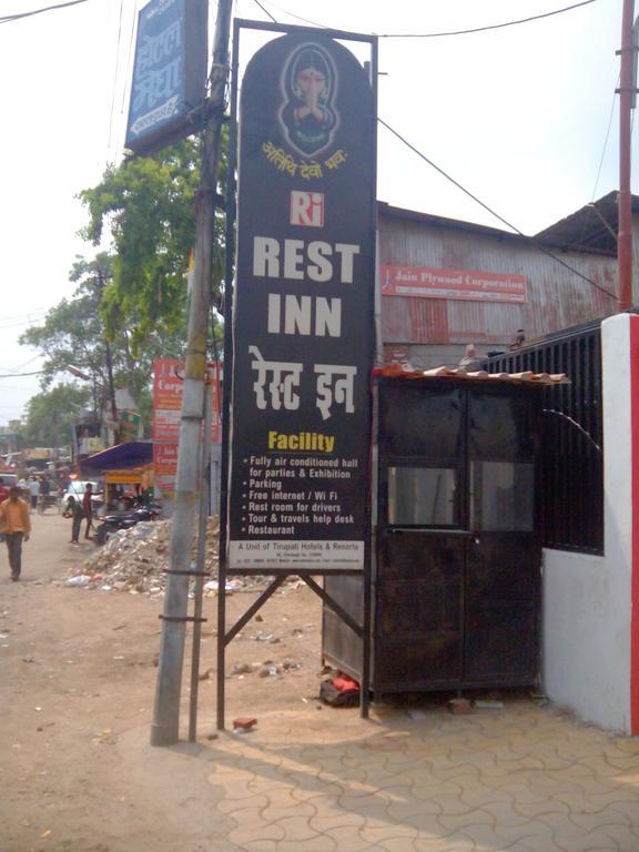 Hotel Rest Inn Lucknow Exteriör bild