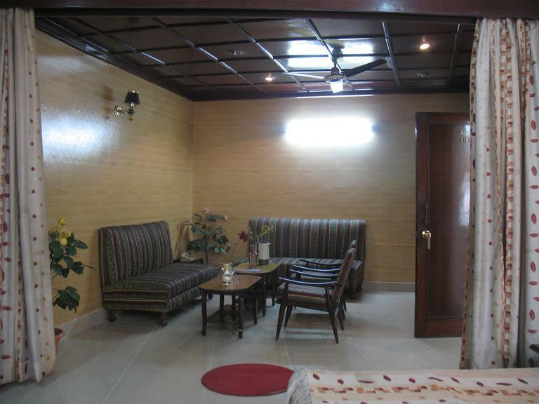 Hotel Rest Inn Lucknow Exteriör bild