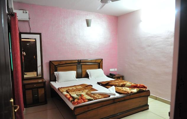 Hotel Rest Inn Lucknow Rum bild